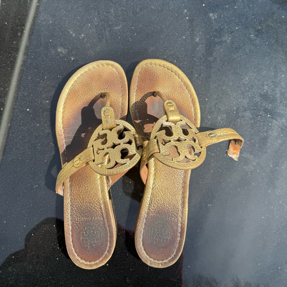 Tory Burch Miller Gold Sandals Size 8 - broken